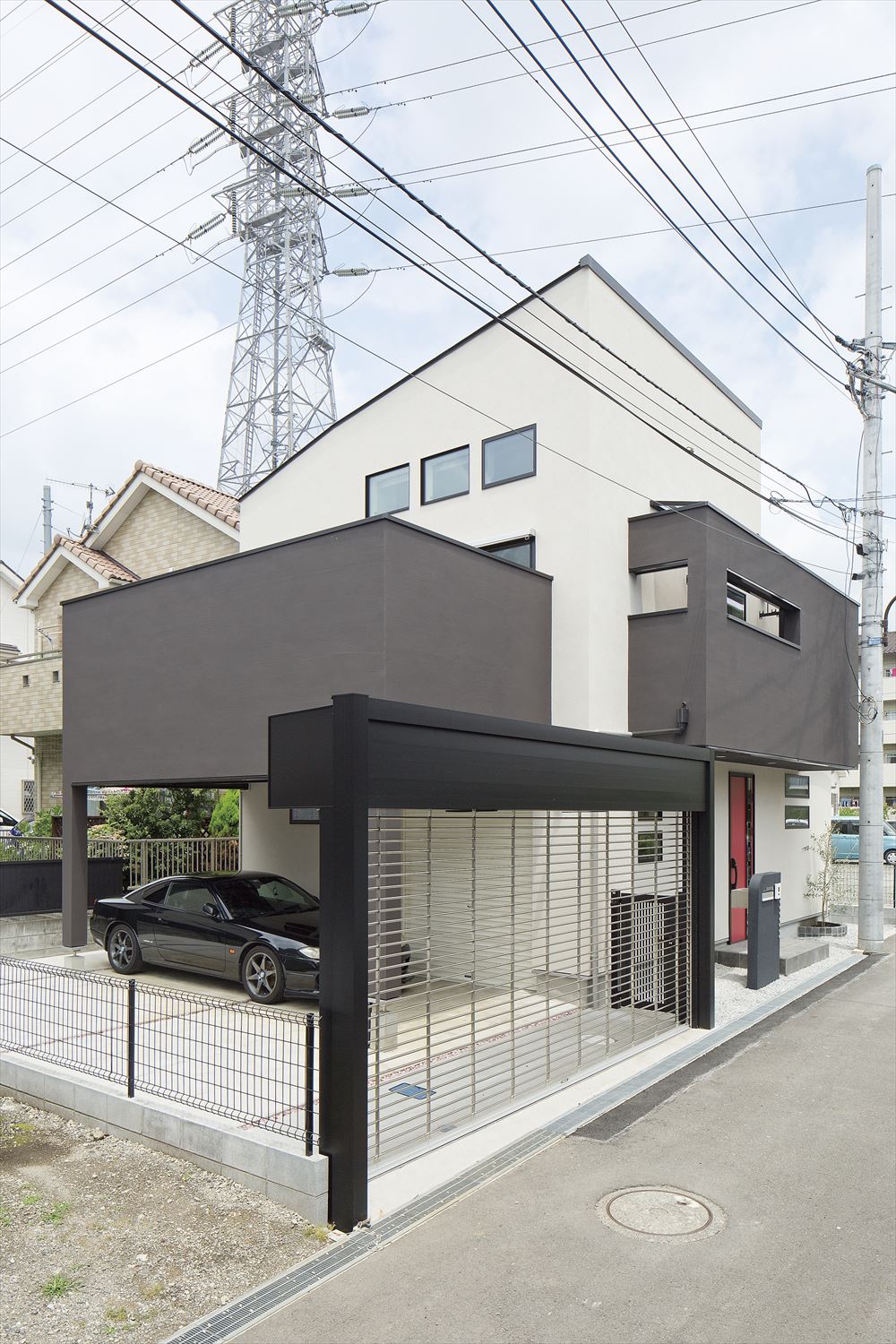 駐車スペースの広い家