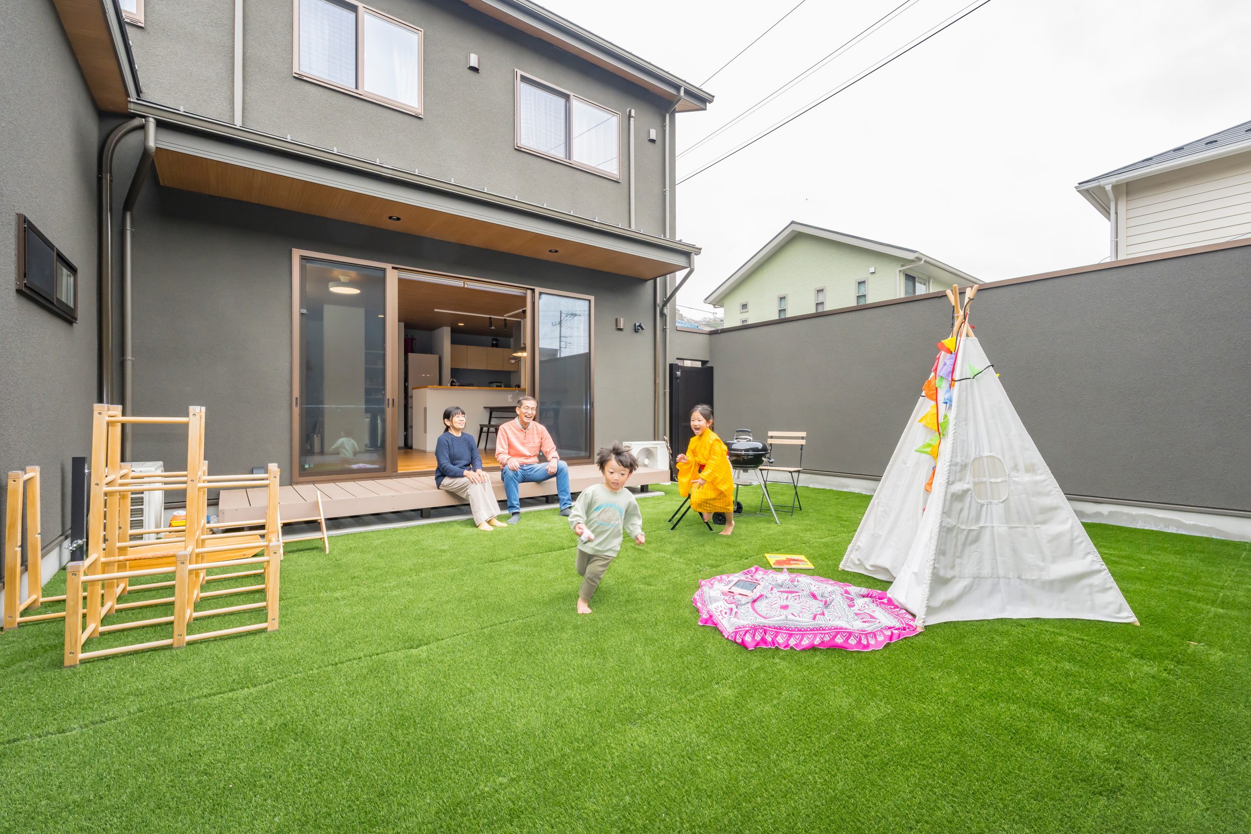 プライベートな中庭に3世代が集う、和モダンハウス